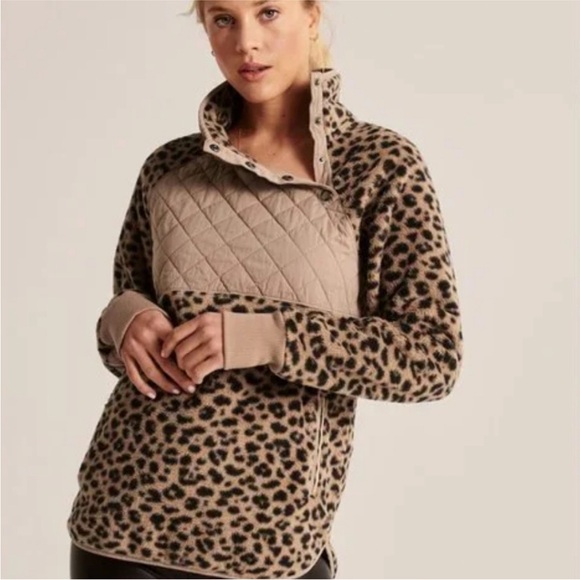 Abercrombie and Fitch Asymmetrical Snap Up Fleece in Leopard Print, Medium - Picture 3 of 14